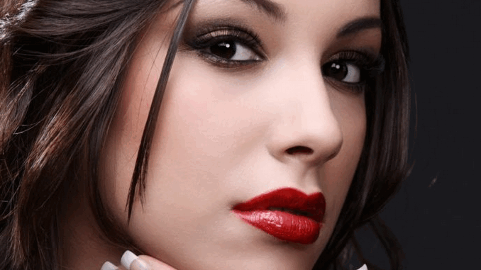 নিজের সৌন্দর্য আরও বাড়িয়ে নিন অল্প কিছু উপায়ে