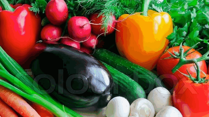 যে খাবারগুলো আপনার চুল পাকা প্রতিরোধ করবে