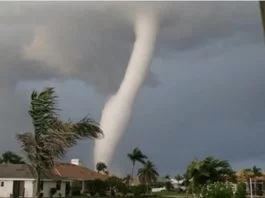 ঘূর্ণিঝড় ও টর্নেডোর আশঙ্কা, বাড়ি থেকে বের না হওয়ার অনুরোধ