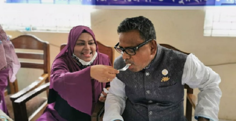 স্ত্রী বকুলকে দায়িত্ব দিয়ে বিদেশ যাচ্ছেন কাদের মির্জা